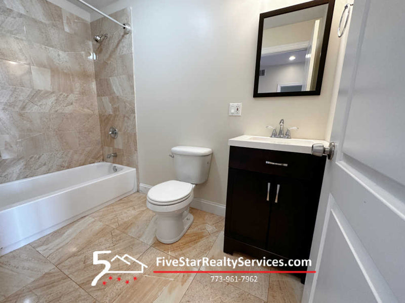 2 Bed 2 Bath  |  3705-405 N Kedzie  |  Irving Park