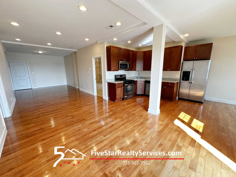 2 Bed 2 Bath  |  3705-405 N Kedzie  |  Irving Park