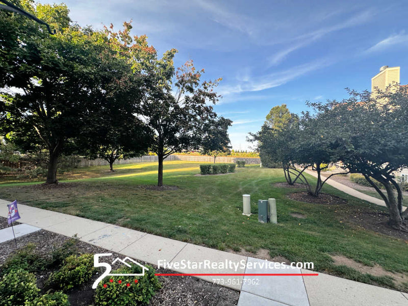 3 Bed 2.5 Bath + BONUS Rm  |  924 Clover Ln  |  Pingree Grove