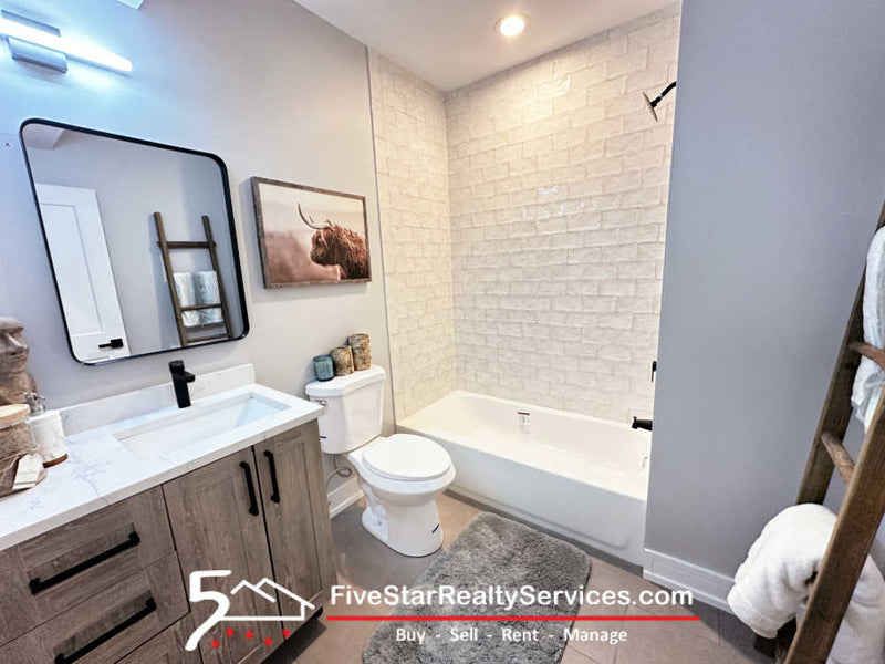 2 Bed 2 Bath  |  5418-3E W Belmont Ave.  |  Portage Park