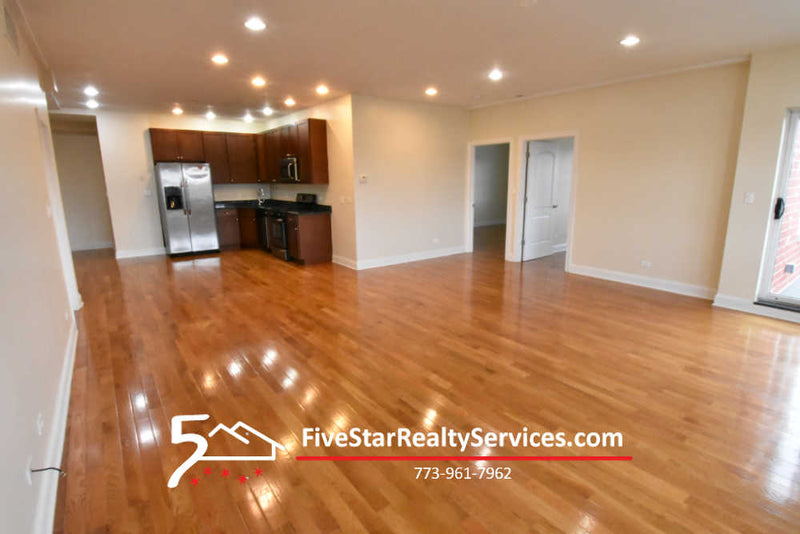 2 Bed 2 Bath  |  3705 N Kedzie Ave. #403  |  Irving Park