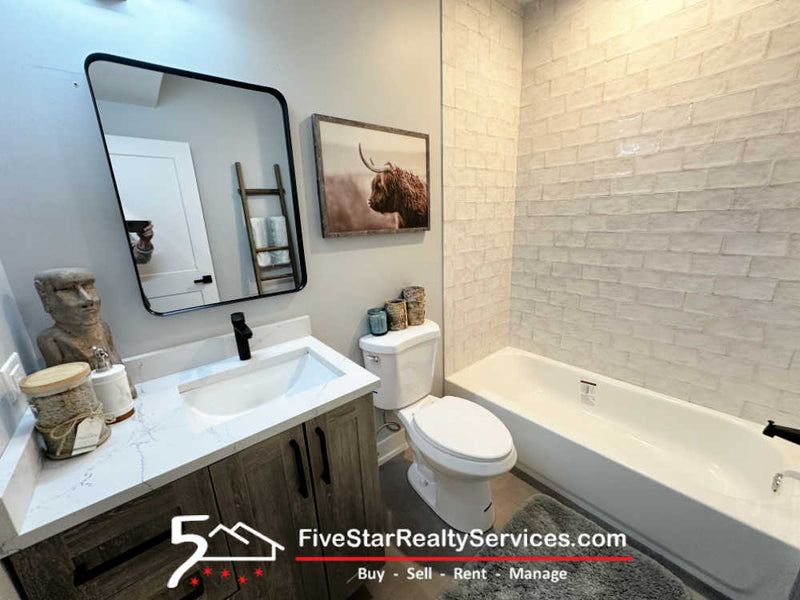 2 Bed 2 Bath  |  5418-3E W Belmont Ave.  |  Portage Park