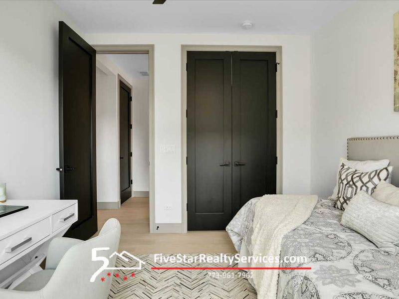 3 Bed 2 Bath  |  4235 S Champlain #2S  |  Bronzeville