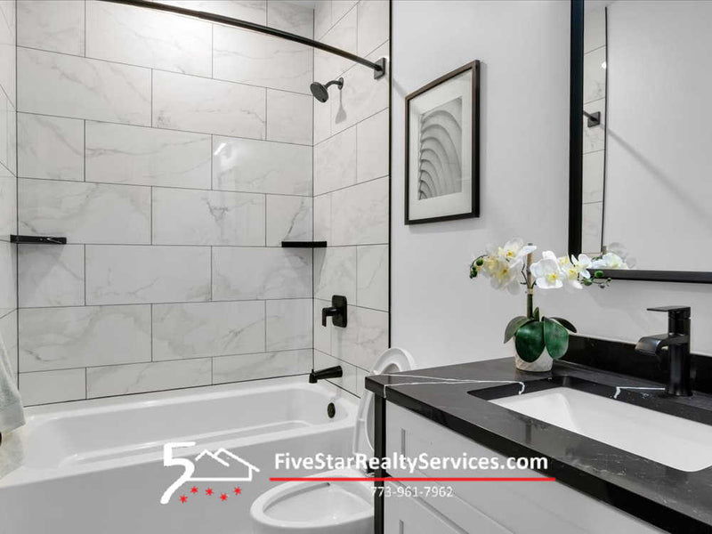 3 Bed 2 Bath  |  4235 S Champlain #2S  |  Bronzeville