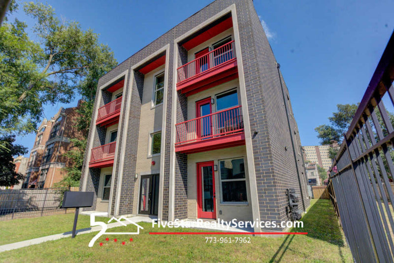 3 Bed 2 Bath  |  4235 S Champlain #2S  |  Bronzeville