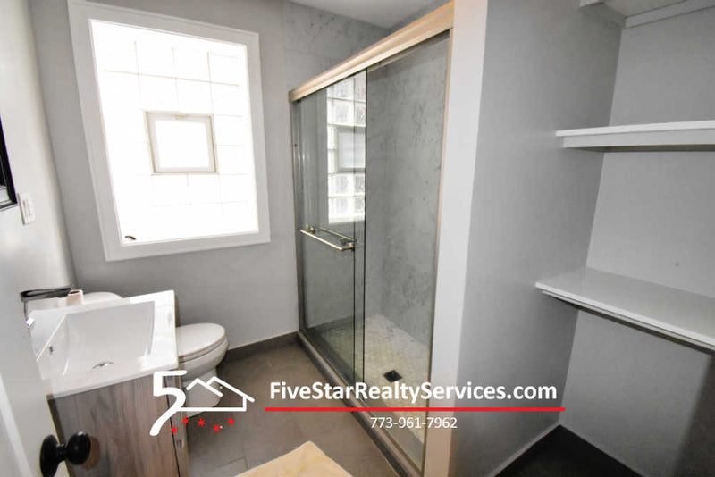 2 Bed 1 Bath  |  4205-2 N Pulaski  |  Irving Park