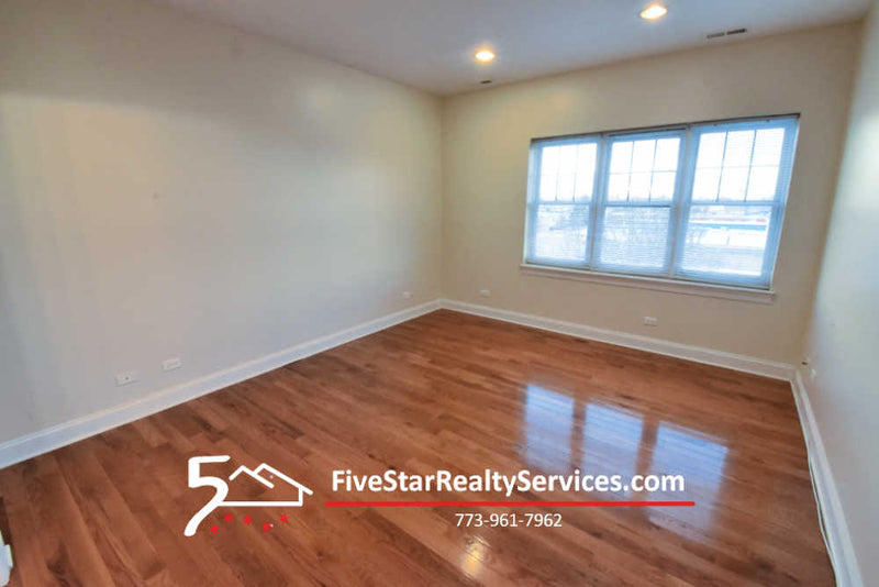 2 Bed 2 Bath  |  3705 N Kedzie Ave. #403  |  Irving Park